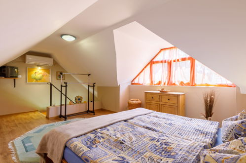Foto 6 - Haus mit 1 Schlafzimmer in Balatonszemes mit garten und blick auf die berge