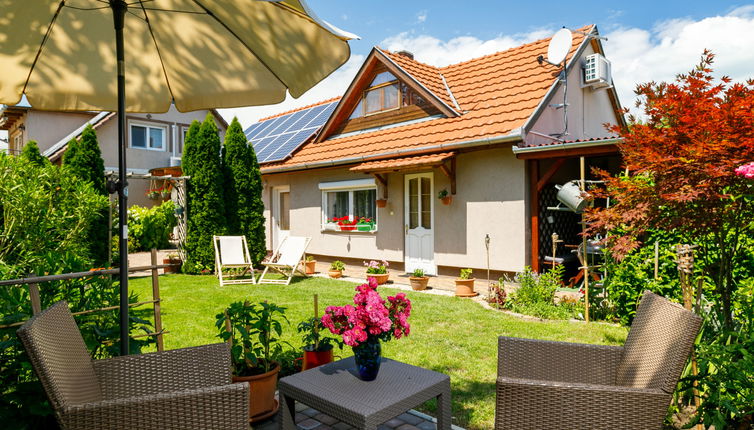 Photo 1 - Maison de 1 chambre à Balatonszemes avec jardin et vues sur la montagne