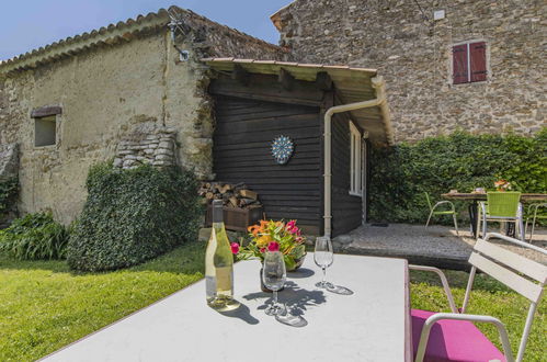 Photo 14 - Maison de 1 chambre à Roche-Saint-Secret-Béconne avec jardin et terrasse