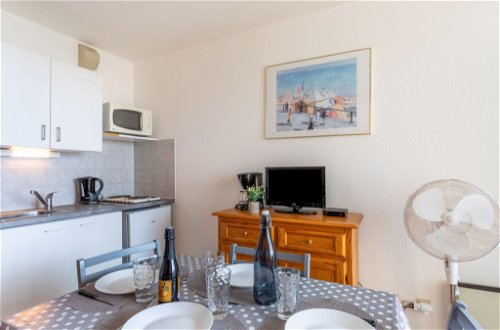 Foto 10 - Appartamento con 1 camera da letto a Canet-en-Roussillon con vista mare