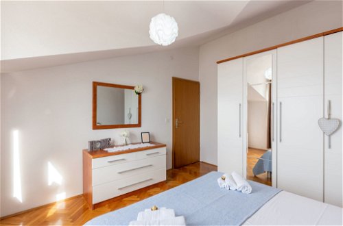 Foto 10 - Appartamento con 1 camera da letto a Dugi Rat con vista mare
