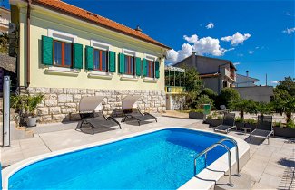 Foto 1 - Casa de 2 habitaciones en Crikvenica con piscina privada y vistas al mar