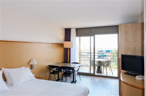 Foto 7 - Appartamento con 1 camera da letto a Antibes con piscina e vista mare