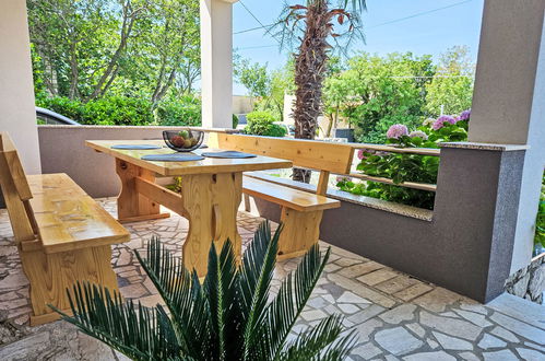 Foto 6 - Apartamento de 3 quartos em Crikvenica com jardim e terraço