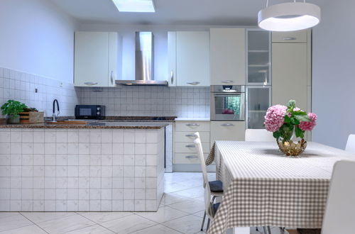 Foto 4 - Casa con 3 camere da letto a Raša con piscina privata e giardino