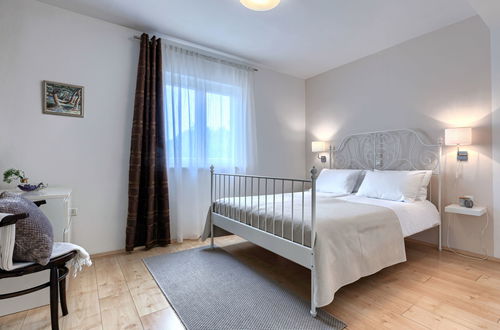 Foto 22 - Casa con 3 camere da letto a Raša con piscina privata e giardino