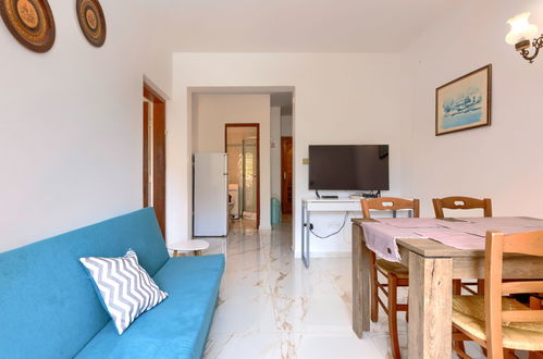 Photo 11 - 2 bedroom Apartment in Rovinj with swimming pool and sea view