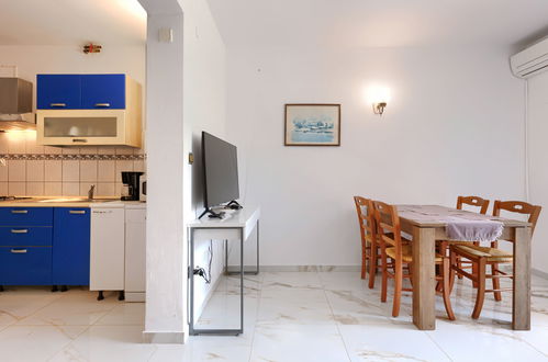 Foto 7 - Apartamento de 2 quartos em Rovinj com piscina e vistas do mar