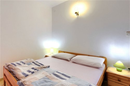 Foto 15 - Appartamento con 2 camere da letto a Rovinj con piscina e vista mare
