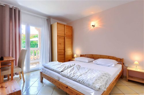 Photo 4 - 2 bedroom Apartment in Rovinj with swimming pool and sea view