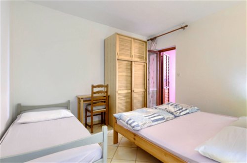 Foto 17 - Appartamento con 2 camere da letto a Rovinj con piscina e vista mare