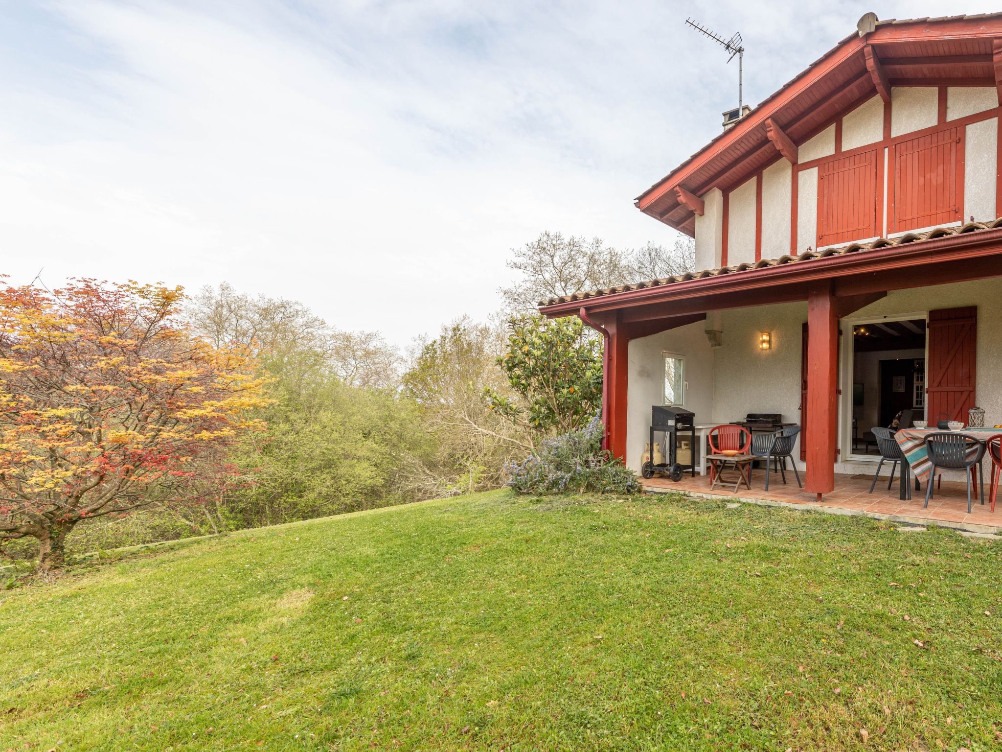 Foto 10 - Haus mit 4 Schlafzimmern in Saint-Pée-sur-Nivelle mit terrasse