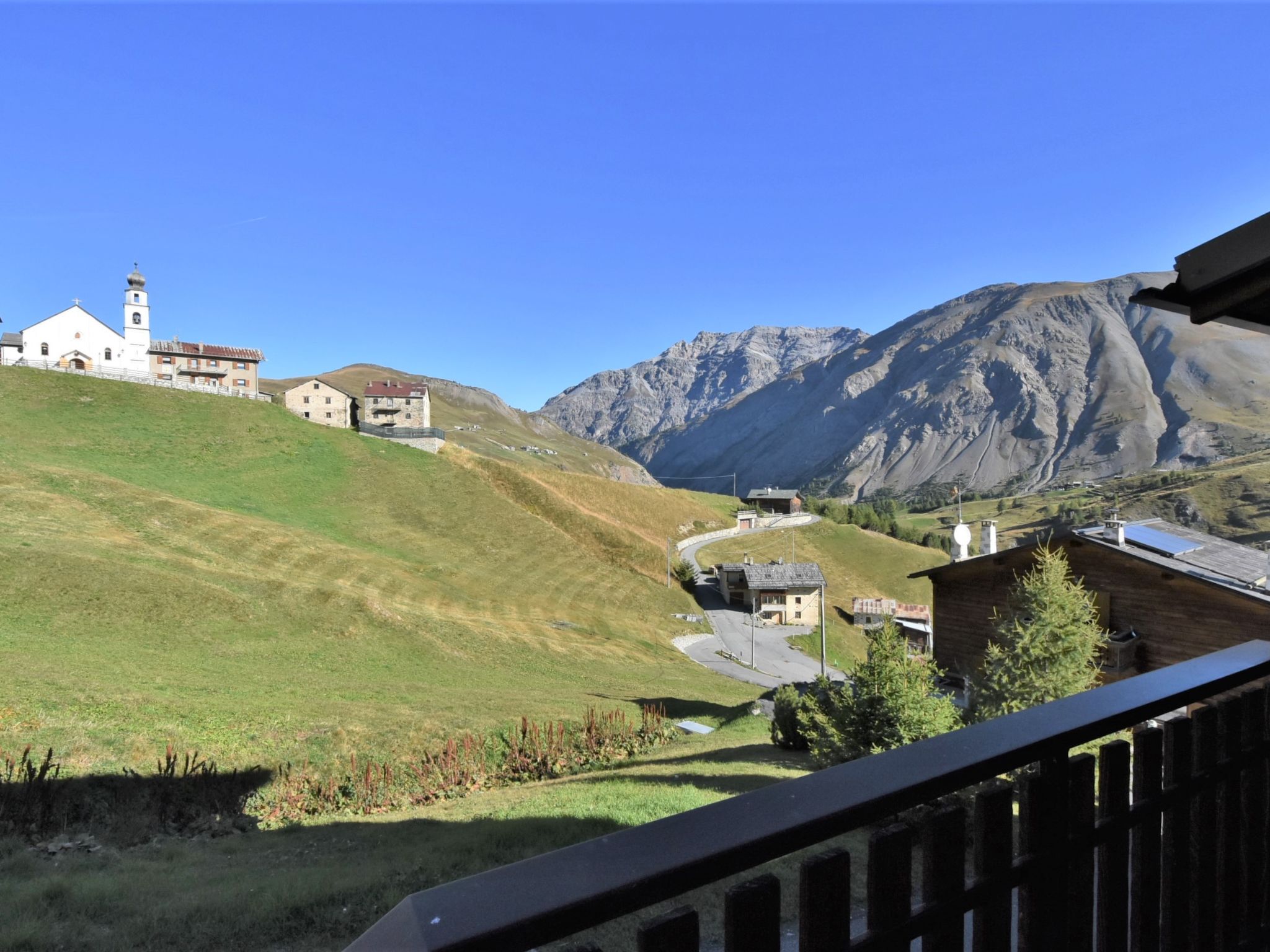 Foto 2 - Apartamento de 4 habitaciones en Livigno con jardín