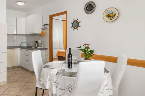 Photo 18 - 1 bedroom Apartment in Crikvenica with swimming pool and garden