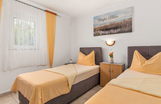 Apartamento de 2 quartos em Crikvenica com piscina e jardim - Foto 8