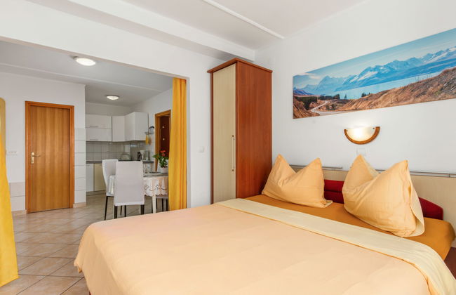 Apartamento de 2 quartos em Crikvenica com piscina e jardim - Foto 19