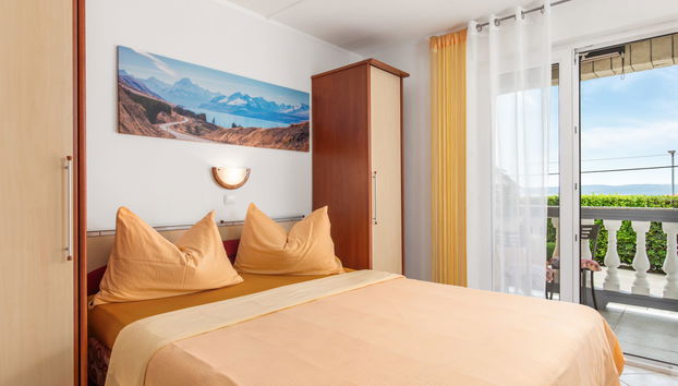 2 bedroom Apartment in Crikvenica with swimming pool and garden - Photo 3