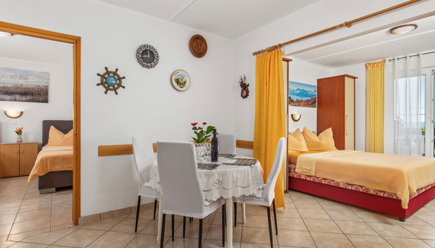 2 bedroom Apartment in Crikvenica with swimming pool and garden - Photo 4