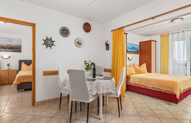 Apartamento de 2 quartos em Crikvenica com piscina e jardim - Foto 4