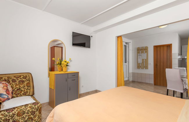 Apartamento de 2 quartos em Crikvenica com piscina e jardim - Foto 20