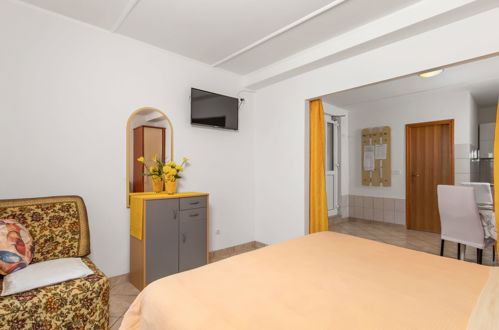 Foto 20 - Appartamento con 1 camera da letto a Crikvenica con piscina e vista mare