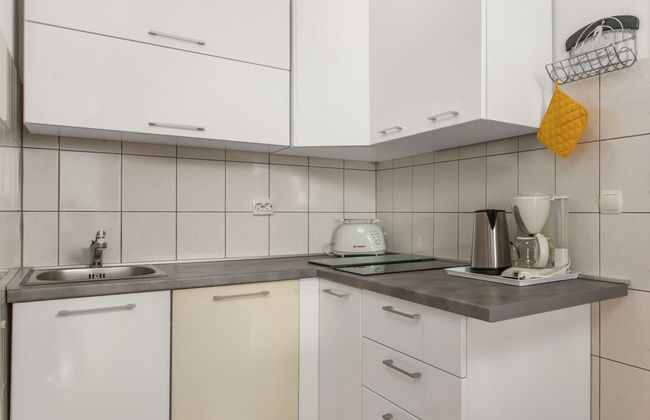 Apartamento de 2 quartos em Crikvenica com piscina e jardim - Foto 7