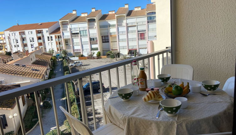 Foto 1 - Appartamento con 1 camera da letto a Le Grau-du-Roi con terrazza e vista mare