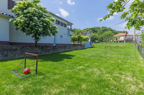 Foto 27 - Casa con 3 camere da letto a Pićan con piscina privata e giardino