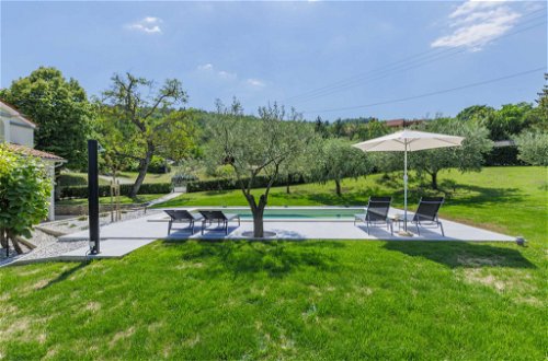 Photo 3 - Maison de 3 chambres à Pićan avec piscine privée et jardin