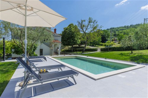 Foto 19 - Casa de 3 quartos em Pićan com piscina privada e jardim