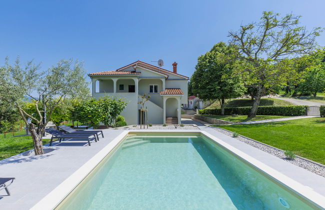 Casa de 4 quartos em Pićan com piscina privada e jardim - Foto 1