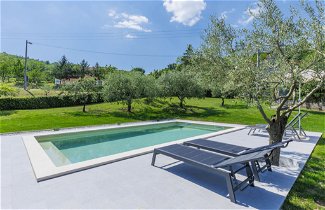 Photo 2 - Maison de 3 chambres à Pićan avec piscine privée et jardin