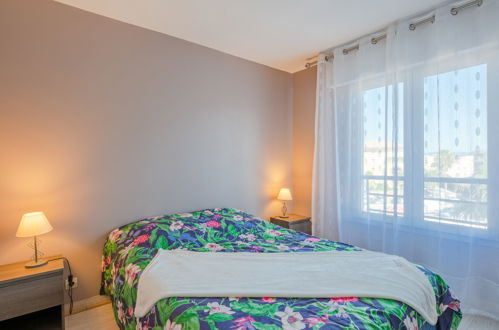 Foto 5 - Appartamento con 2 camere da letto a Fréjus con terrazza e vista mare