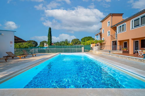 Foto 8 - Casa con 4 camere da letto a Bale con piscina privata e giardino