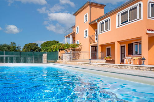 Photo 15 - Maison de 4 chambres à Bale avec piscine privée et jardin