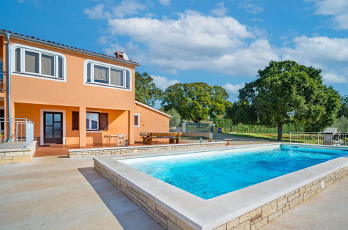 Foto 7 - Casa con 4 camere da letto a Bale con piscina privata e giardino