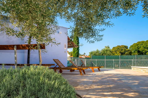 Photo 17 - Maison de 4 chambres à Bale avec piscine privée et jardin