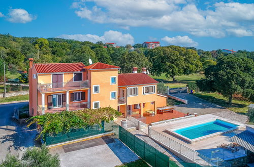 Foto 3 - Casa con 4 camere da letto a Bale con piscina privata e giardino