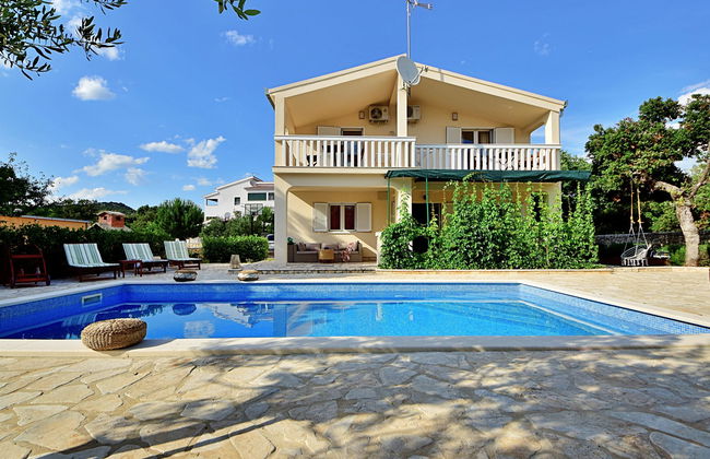 Casa de 7 quartos em Marina com piscina privada e jardim - Foto 1