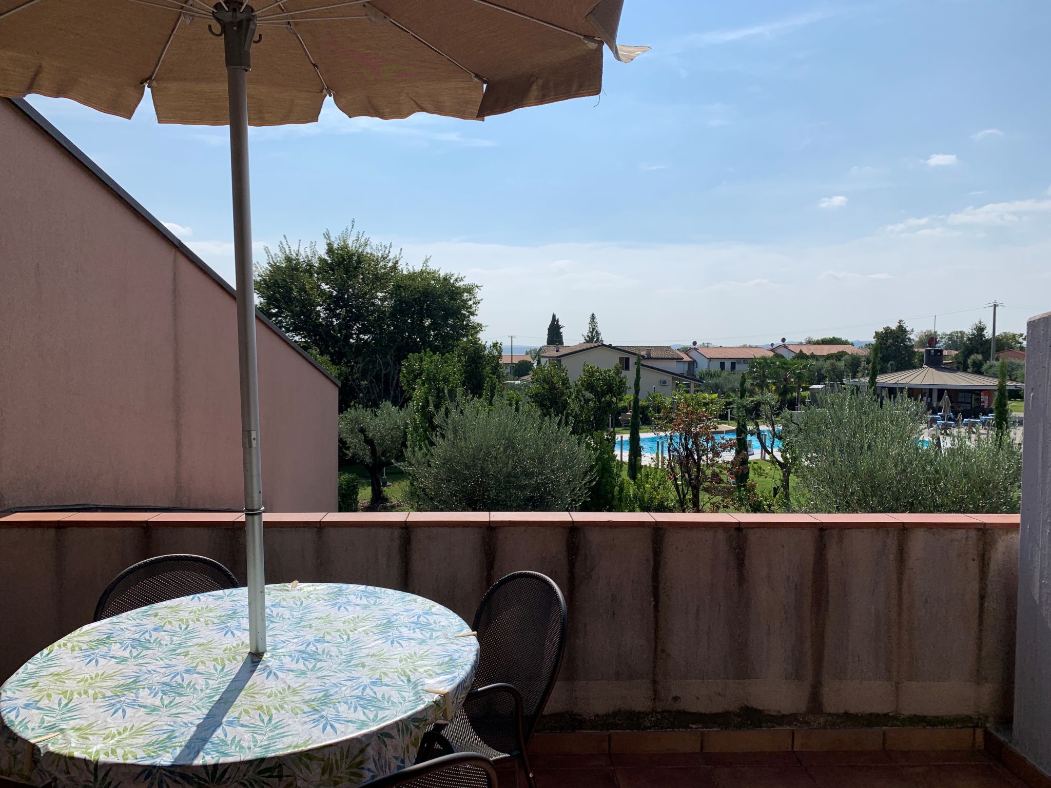 Foto 7 - Apartamento en Moniga del Garda con piscina y vistas a la montaña