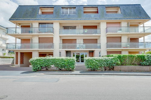 Foto 16 - Apartamento de 1 habitación en Cabourg con vistas al mar