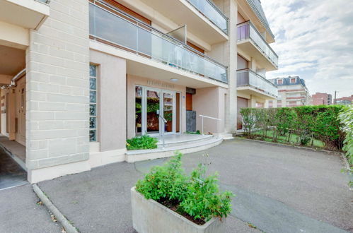 Foto 17 - Apartment mit 1 Schlafzimmer in Cabourg mit blick aufs meer