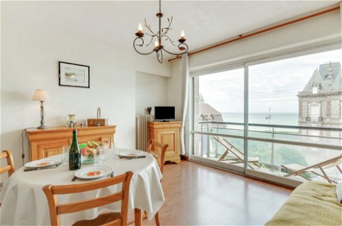 Foto 6 - Apartment mit 1 Schlafzimmer in Cabourg mit blick aufs meer