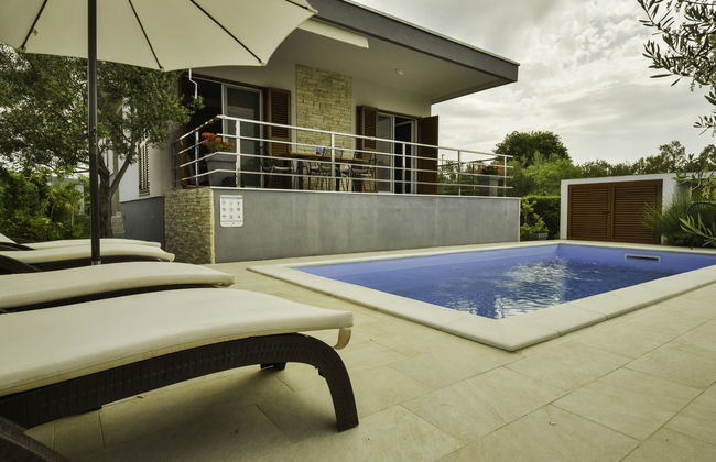 Casa de 6 quartos em Bibinje com piscina privada e jardim - Foto 38