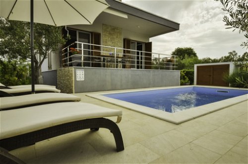 Foto 38 - Casa con 4 camere da letto a Bibinje con piscina privata e vista mare