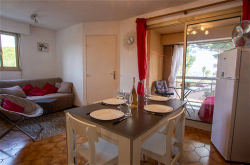 Foto 17 - Apartment mit 1 Schlafzimmer in Hyères mit blick aufs meer