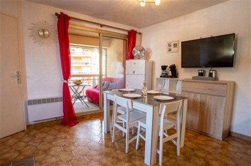 Foto 14 - Apartamento de 1 habitación en Hyères con vistas al mar