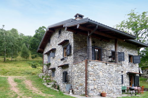 Foto 25 - Casa de 3 habitaciones en Porto Valtravaglia con jardín y vistas a la montaña