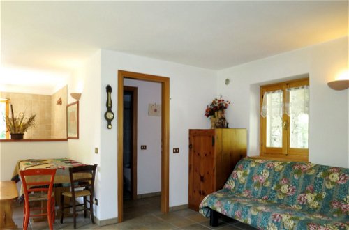 Foto 6 - Casa con 3 camere da letto a Porto Valtravaglia con giardino e vista sulle montagne