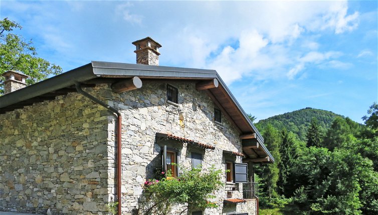 Foto 1 - Casa de 3 quartos em Porto Valtravaglia com jardim e vista para a montanha
